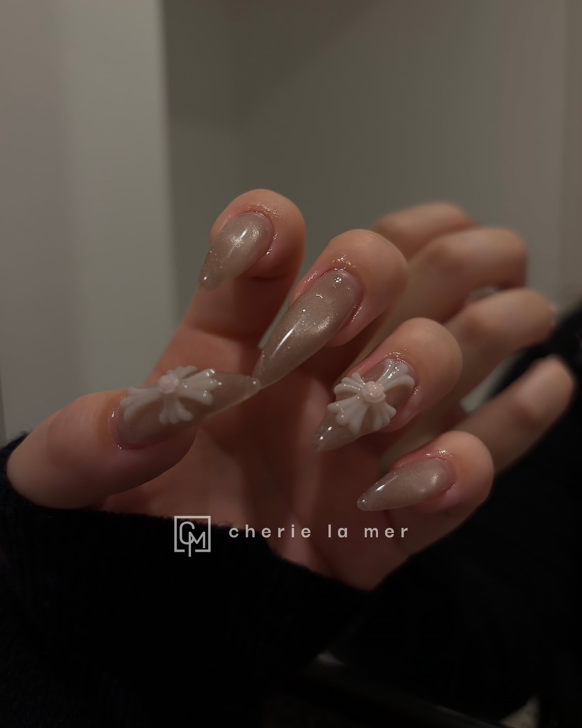 #029 Greige Magnet White Cross